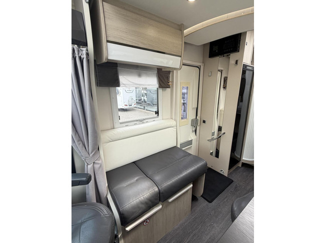 Challenger 398 XLB Queensbed Hefbed Zonnepaneel Luifel Bearlock photo: 13