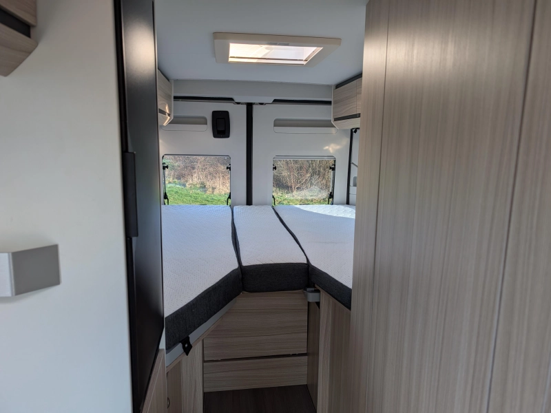 Adria Twin Axess 640 SL Lengtebedden buscamper  foto: 10