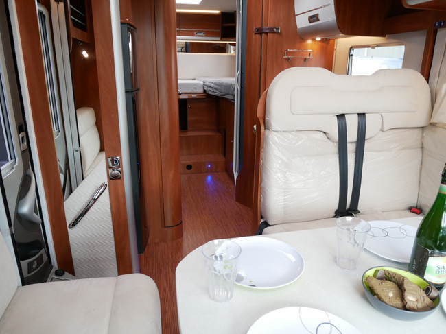 Laika Ecovip 409 Lengtebedden, Hefbed, Luxe Half Integraal XXL Garage!! foto: 10