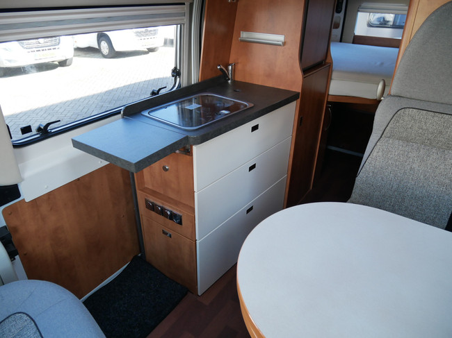 Carthago Malibu Van 600, 6 Meter Buscamper, Groot Bed!! foto: 12