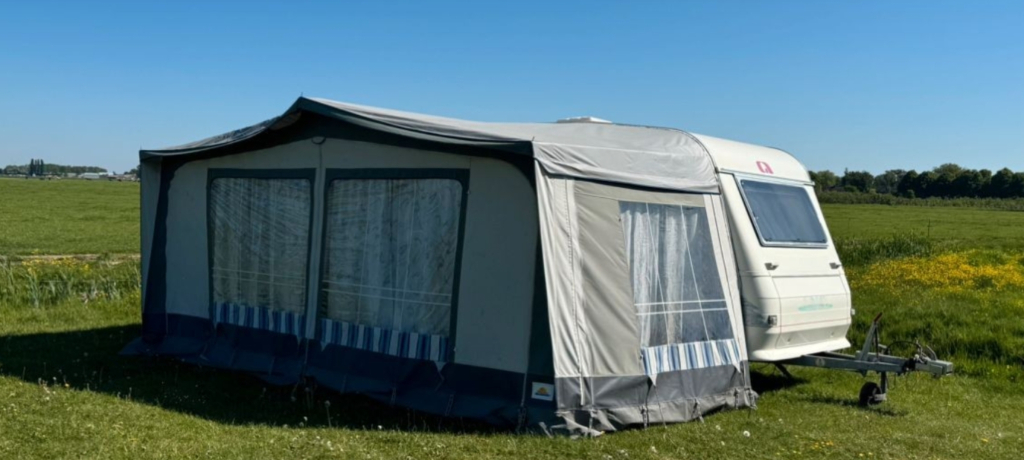 Caravan ADRIA Unica 461 Met voortent en inboedel! 5 pers foto: 21