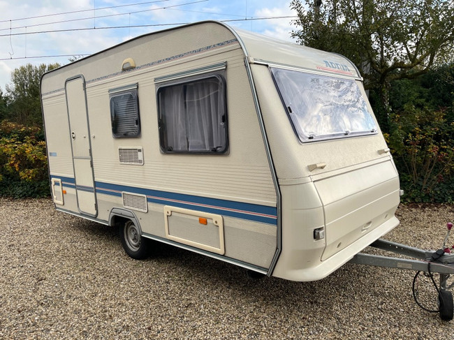 Adria 390 Ds 2 zitjes , 770 kg lichtgewicht, topstaat