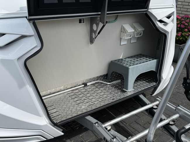 Knaus Sport 450 FU E-Power selection with French bed **Air conditioning/Cassette awning/Bicycle rack/1st owner/New condition caravan** photo: 15