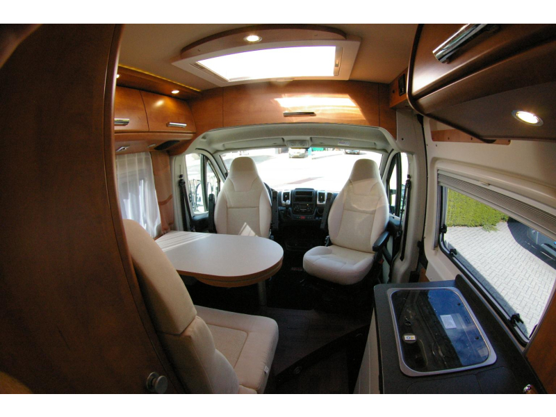 Carthago Malibu 600 Automaat, Dwarsbed.  foto: 17