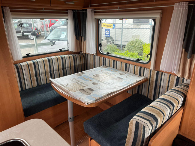 Caravelair Antares Luxe 390 Freeline | Fietsenrek | Dinette | Vastbed | Kachel | Koelkast | foto: 7