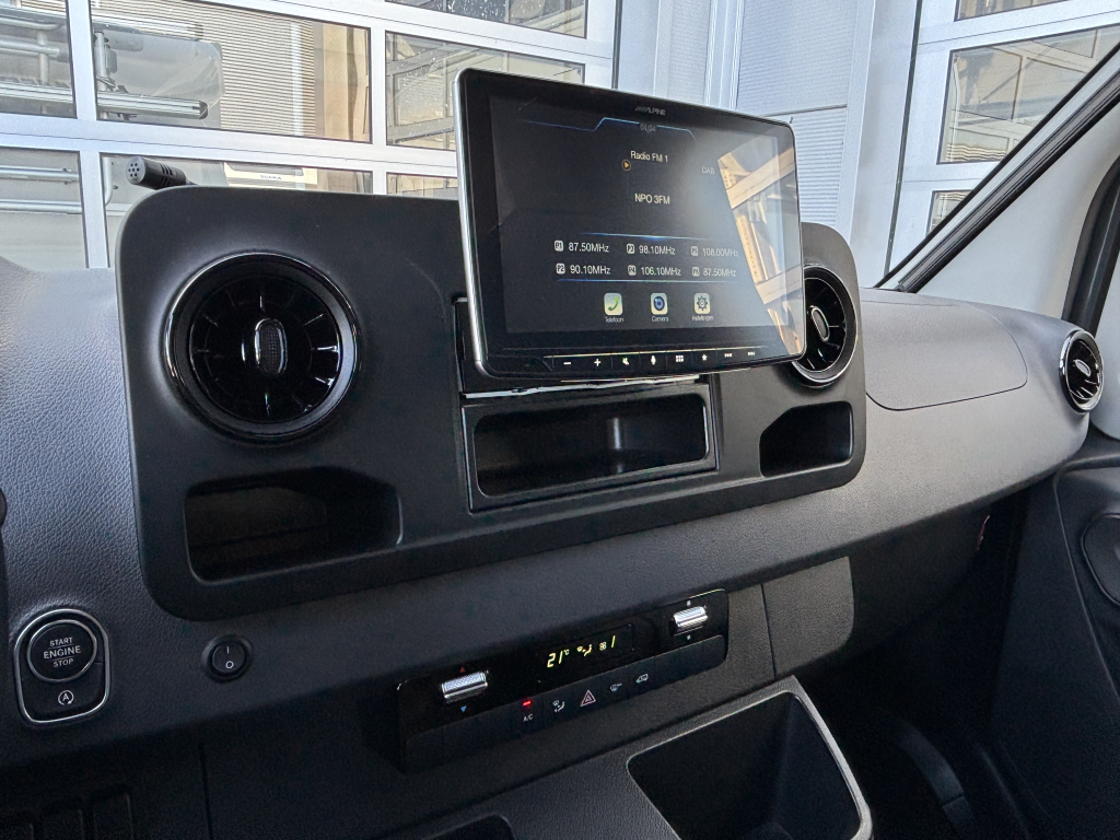 Hymer T 585 S MERCEDES AUTOMATIC SINGLE BEDS LIFT BED 6200KM! photo: 16