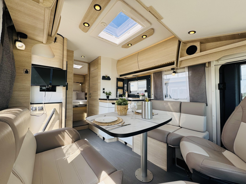 Rapido I 886 F Automaat Queensbed Hefbed  foto: 9
