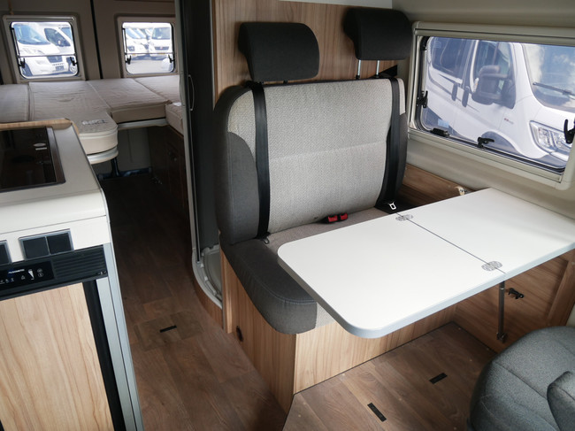 Hymer Yosemite 6 metros, camas individuales, techo elevable, 4 personas foto: 10