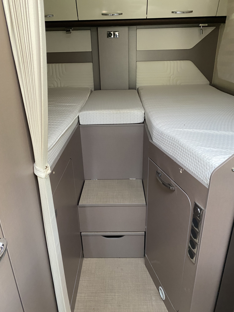 Bürstner AUTOMAAT Lyseo Harmony Line 690 G Half-integraal, Motor-airco, Enkele-bedden, Hefbed, Garage, Halve-treinzit, Draaistoelen, Bj. 2021 Marum  foto: 19