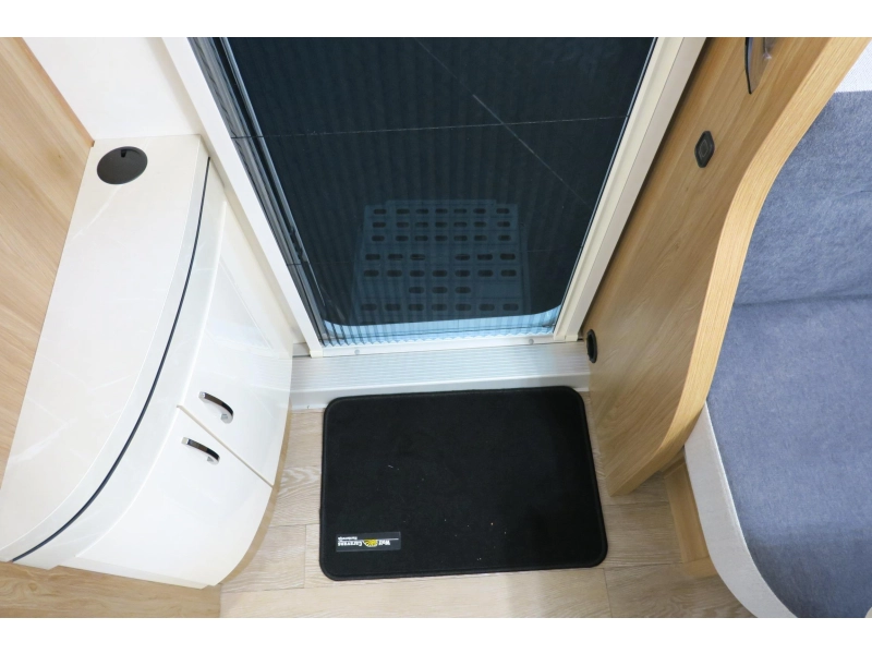 Hobby Excellent 495 UFE MOVER+CASSETTE AWNING photo: 18