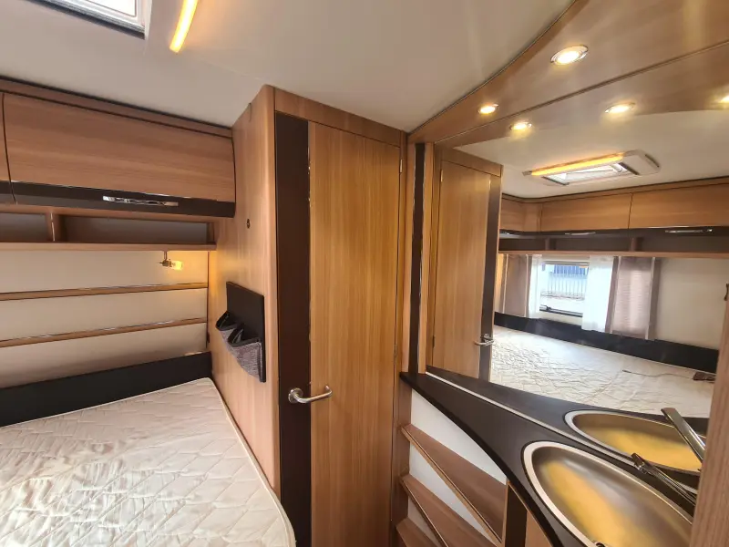 LMC Passion 440 D Voortent en mover  foto: 15