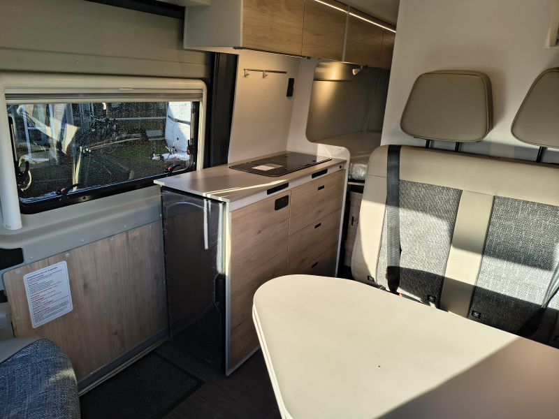 Dethleffs Globetrail 640 ES - automaat - slaapdak  foto: 5