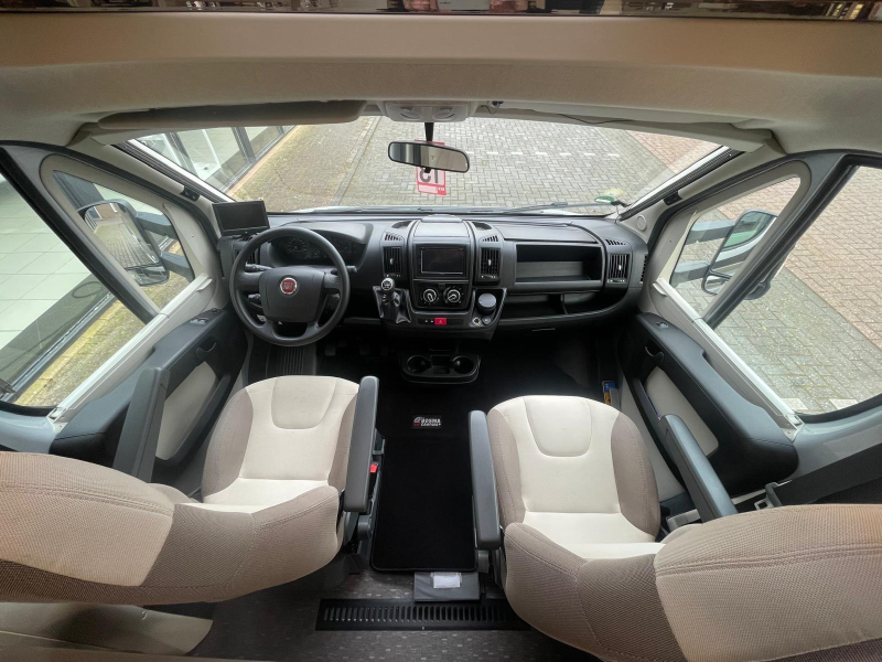 Adria Matrix M 670 SC 50 Years Edition 79000 km  foto: 10