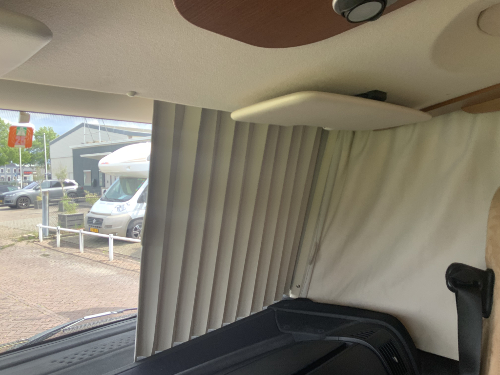 Hymer Exsis-I 674 EX 2.3 MultiJet 160 PK,Integraal,Motor-airco, 2 Lengte-bedden, Hef-bed, Garage, Trekhaak, etc, etc. Camper centrum on the road  foto: 31