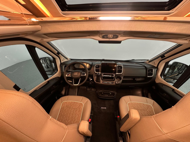 Malibu Van First Class Two Rooms 640 LE RB Charming GT Skyview photo: 11