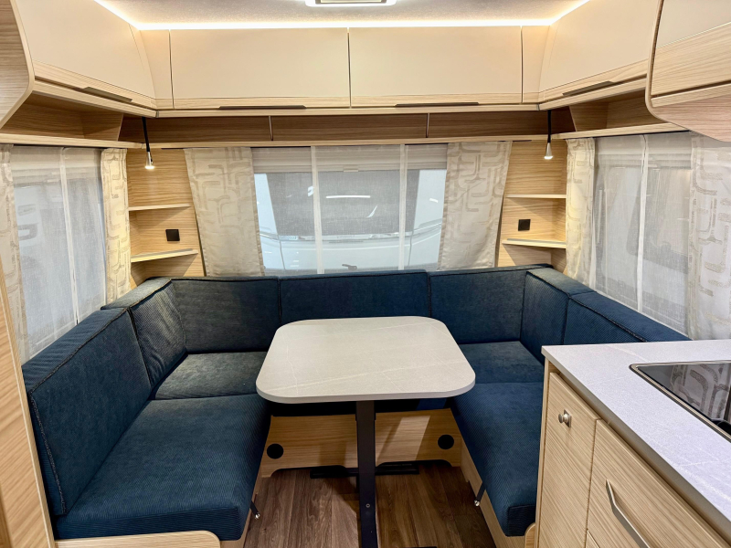 Fendt Bianco Activ 445 SFB modeljaar 2026  foto: 13