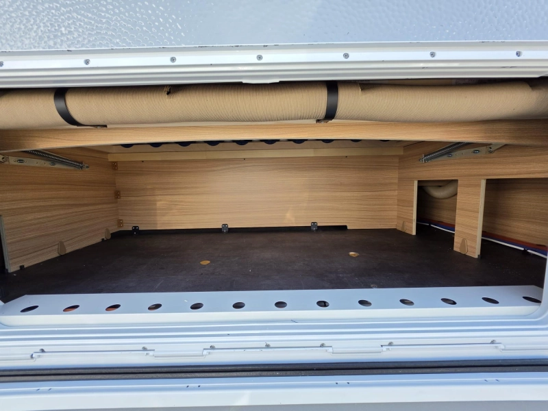 Dethleffs Summer Edition 460 EL Airco, Single beds photo: 13