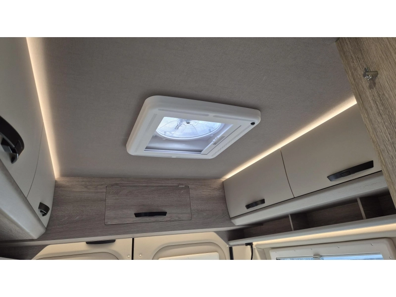 Bravia Mobil SWAN 636 180HP Automatic FullOption photo: 10