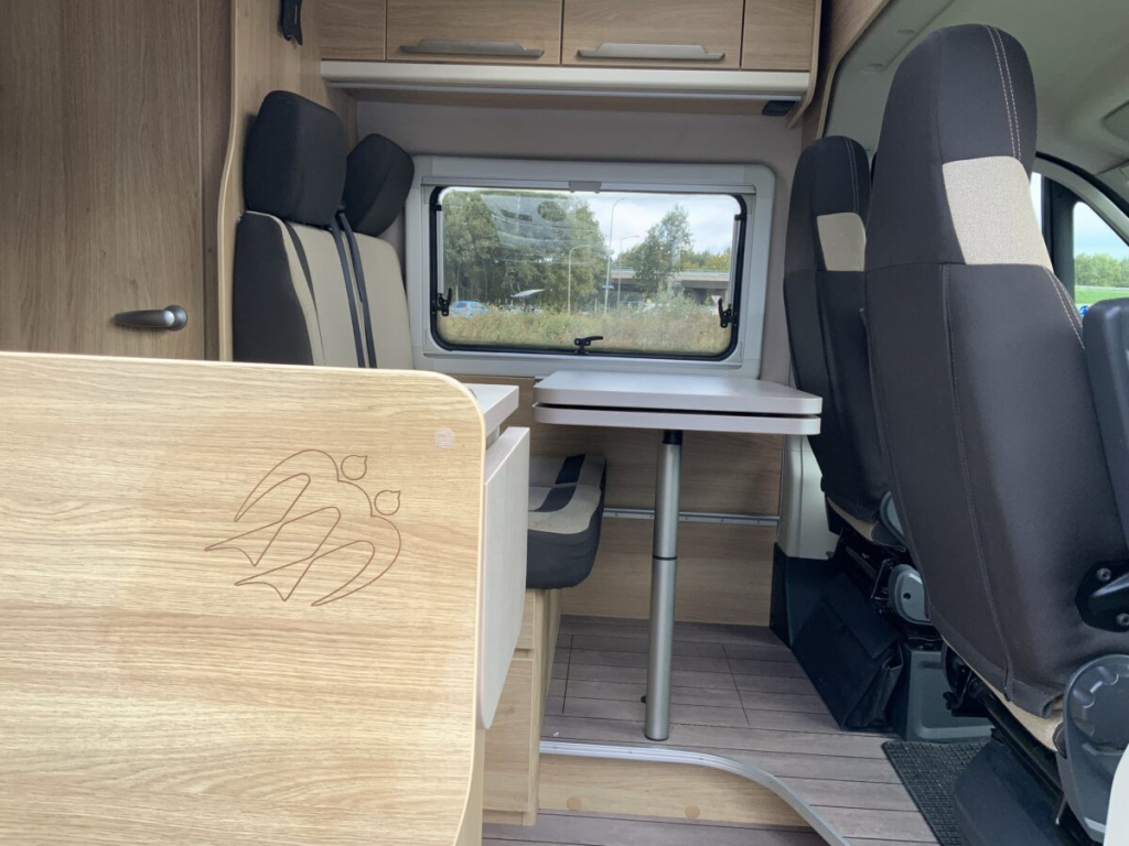Knaus Boxstar Buscamper AUTOMAAT Dwars-bed, Motor-airco, Draaistoelen, Fietsendrager Busbiker, Bj.2017 Camper centrum on the road Marum foto: 15