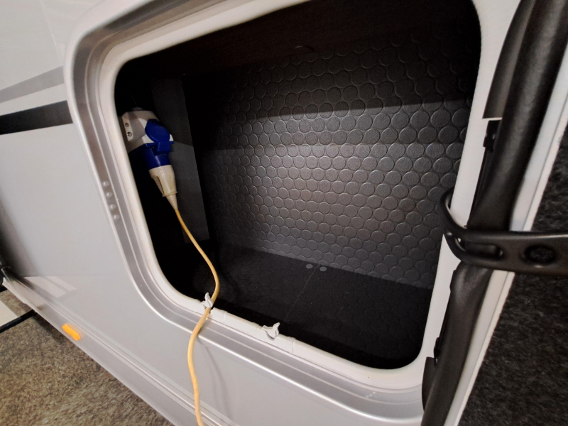 Adria Sonic Supreme 700 DL foto: 20