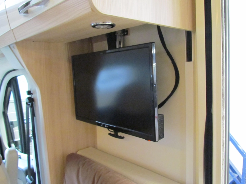 B&uuml;rstner Nexxo T 728 G Camas longitudinales, Tercera cama foto: 9