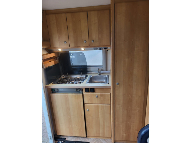 Fiat 230 2.8jtd Bürstner Top staat veel ruimte foto: 4