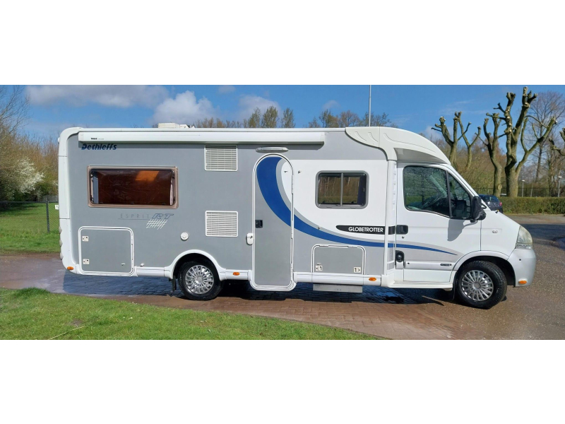Dethleffs Globetrotter 6844 RT met mooi fransbed  foto: 4