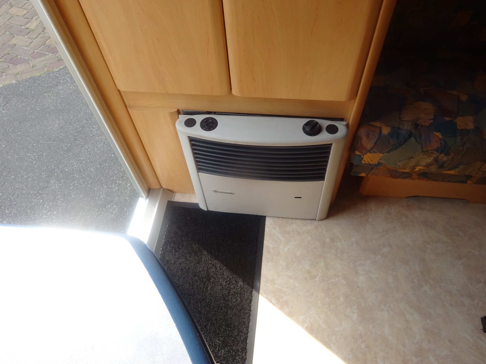 Hobby De luxe 440SF Met Brede Keuken +Vast Bed en Treinzit foto: 16