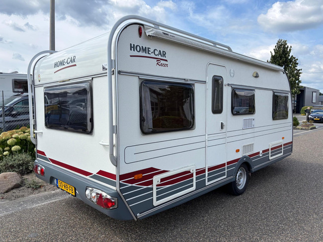 HOME-CAR 526h Racer 470 UE | 2 Enkele bedden | Volautomatische mover | Fietsendrager | Zakluifel | 3-Pits gasfornuis foto: 5