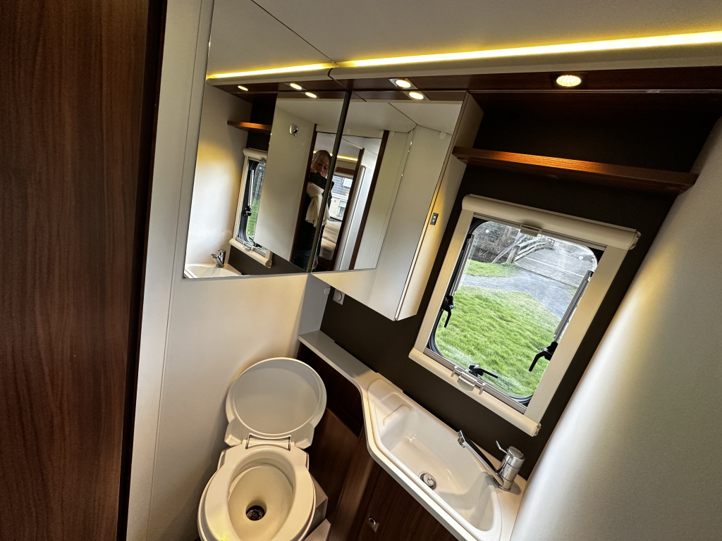 Adria Matrix M 670SL photo: 8