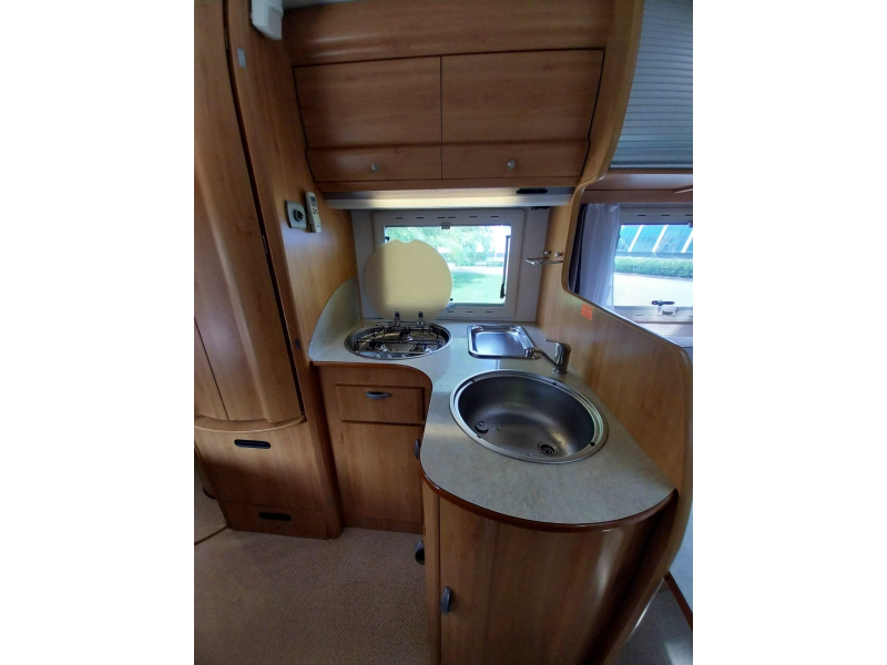 Hymer Eriba met 44497 km en dakairco  foto: 6