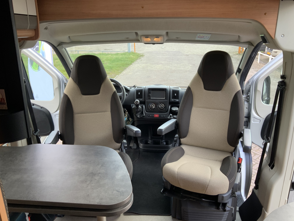 P&ouml;ssl Summit 600 Kastenwagen, 2.3 160 PS, mit Steuerkette, Querbett, Motorklimaanlage, Drehsitze, Bj. 2018 Camperzentrum unterwegs Marum Foto: 16