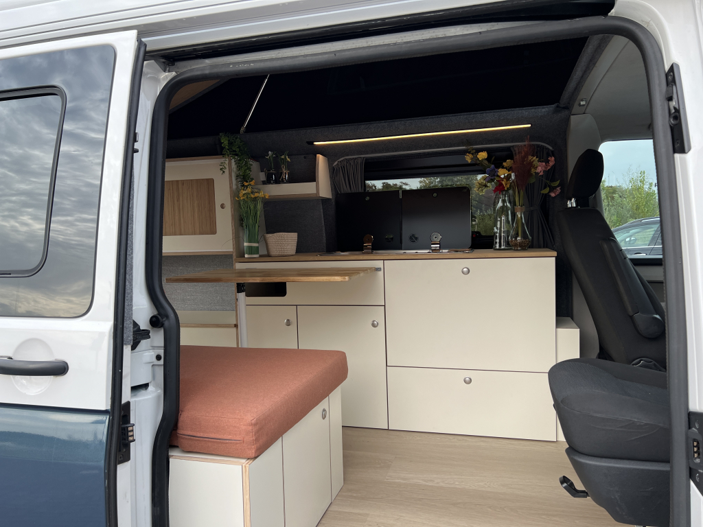 Volkswagen T6 Buscamper 2017 175.000 km zweifarbig Foto: 16