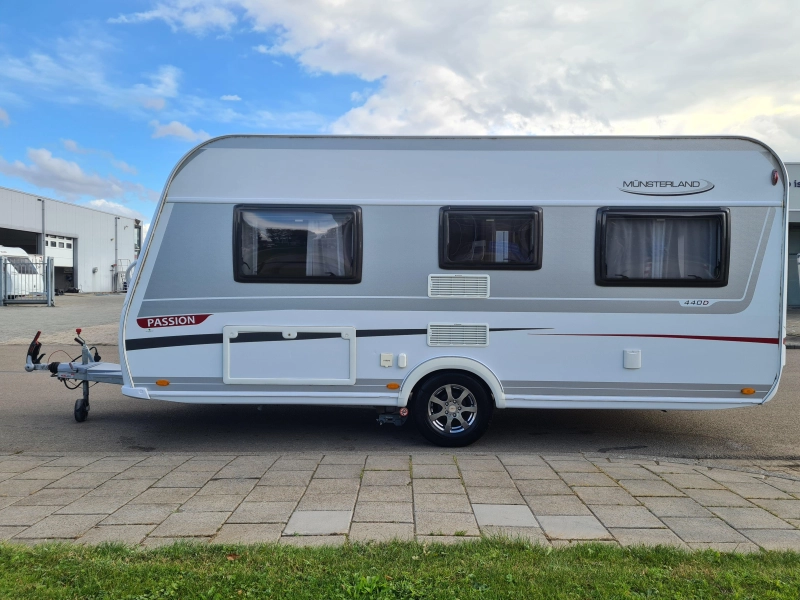 LMC Passion 440 D Voortent en mover  foto: 3