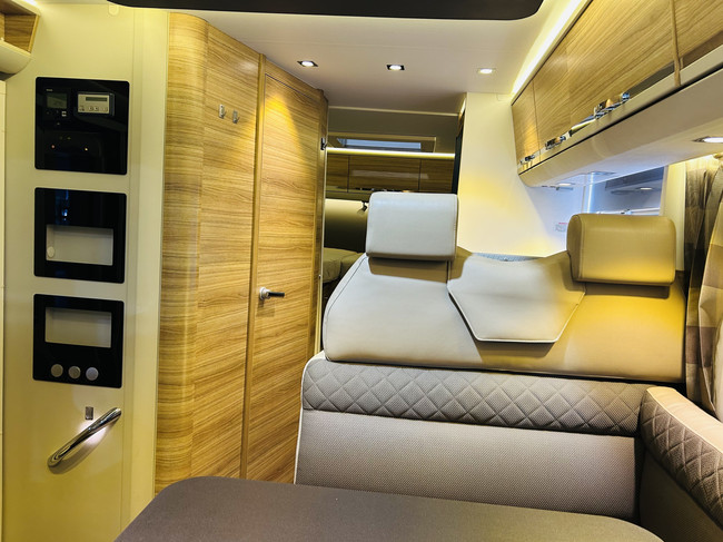 Adria CORAL S 600SL Plus, Autom&aacute;tico, Camas individuales, 1er Propietario 150CV foto: 10