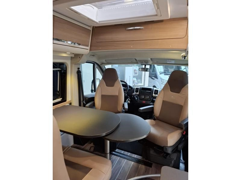 Adria Twin 600 SPT 160PK Vastbed Airco  foto: 2