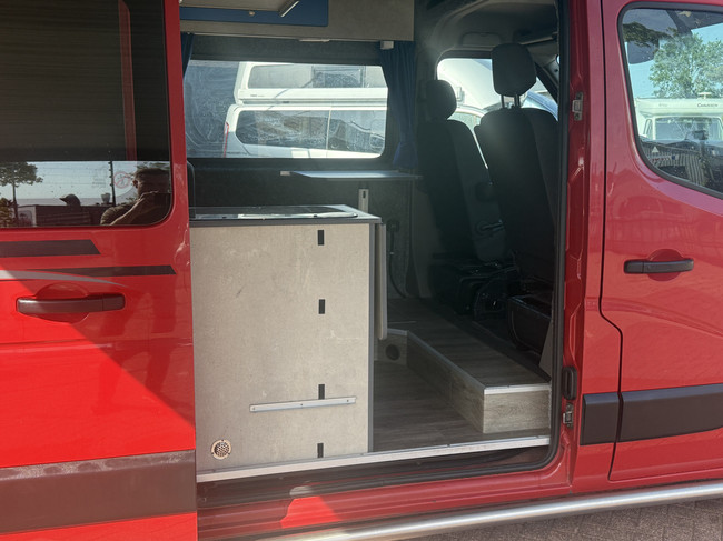 Renault Master autocaravana autom&aacute;tica, interior de lujo, cama transversal, aire acondicionado, control de crucero, c&aacute;mara, navegador, toldo, panel solar, maxxfan, enganche de remolque foto: 4