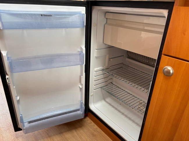 HOME-CAR 526h Racer 470 UE | 2 Enkele bedden | Volautomatische mover | Fietsendrager | Zakluifel | 3-Pits gasfornuis foto: 14