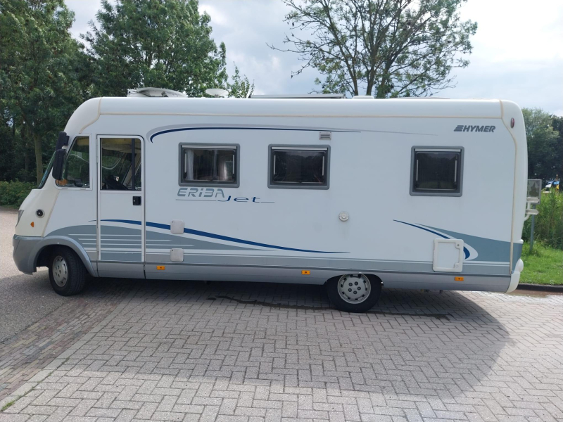 Hymer Eriba met 44497 km en dakairco  foto: 9