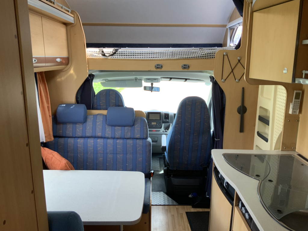 Detlheffs A 5881 Fiat 2.3 130 PS, Alkoven, Etagenbett, 5 Sitzpl&auml;tze und 6 Schlafpl&auml;tze, Hat Gebrauchsspuren, Bj. 2007 Camper Zentrum on the road Foto: 6