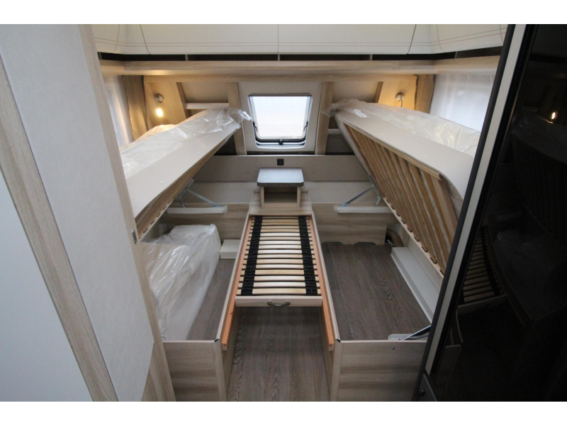Hobby De Luxe 495 UL &iexcl;Camas individuales y asiento redondo! foto: 15
