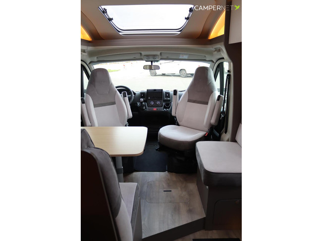 LMC Tourer T730G 165pk | Lengtebedden | Thule Luifel | Thule Fietsendrager| Gescheiden douche | Zenec multimediasysteem | foto: 8