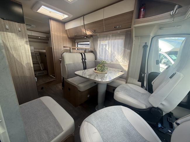 Hymer carado T 447 autom&aacute;tico camas individuales toldo aire acondicionado de techo panel solar antena parab&oacute;lica el&eacute;ctrica TV c&aacute;mara portabicicletas garaje grande nevera XXL foto: 12