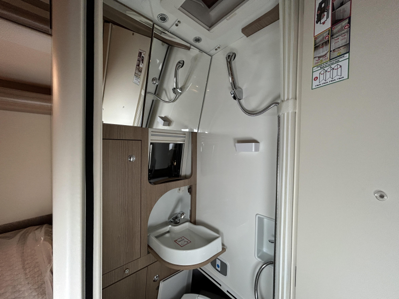 Malibu Genius 641 LE Mercedes Benz - Nieuw  foto: 17