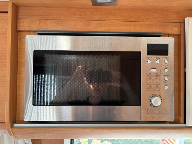 Eifelland Holiday 460 W614700 | 2 Enkele bedden | Mover volautomaat | Voortent met Luifel | Fietsendragers | 3-Pits gasfornuis foto: 13