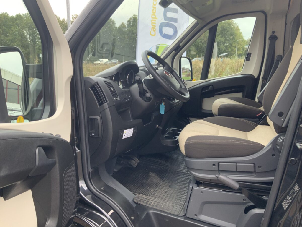 Knaus Boxstar Buscamper AUTOMAAT Dwars-bed, Motor-airco, Draaistoelen, Fietsendrager Busbiker, Bj.2017 Camper centrum on the road Marum foto: 16