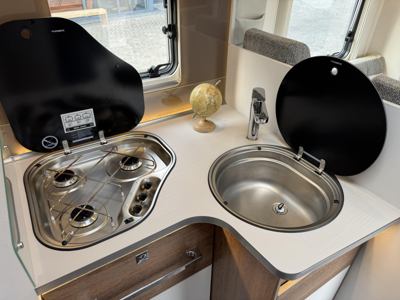 Dethleffs Trend 7057 Automaat Queensbed Hefbed  foto: 18