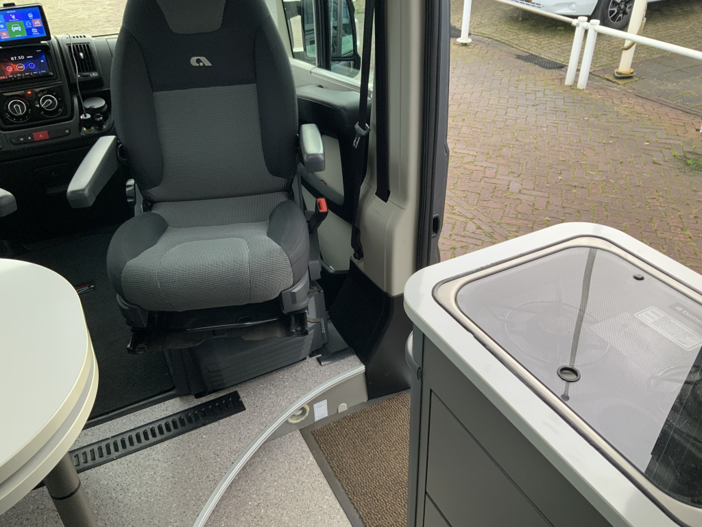 Adria Twin 640, 2.3 MultiJ. 150 PK, Buscamper, AUTOMAAT, M Camper Centrum On the Road aan de Noorderringweg 4 in Marum. foto: 8