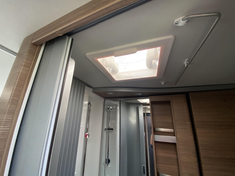 Knaus Vansation Van TI Camas individuales foto: 21