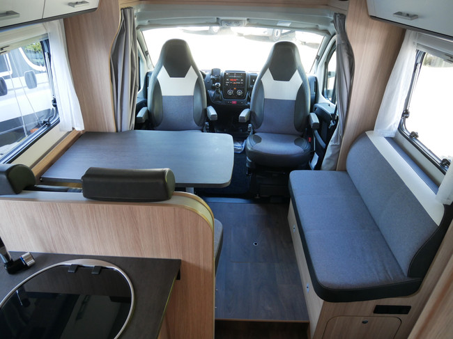 Sunlight T67, 9-Traps automaat, Lengtebedden, XXL Garage foto: 7